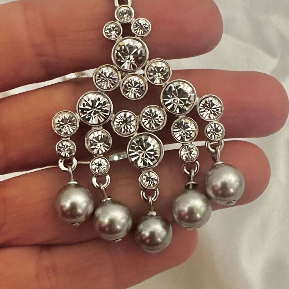 Givenchy rhinestone grey faux pearl pendant necklace - Picture 3 of 12
